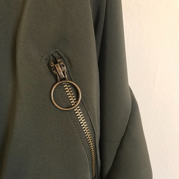 Green Jacket with Ruffle Detail New Without Tags - Picture 3 of 6